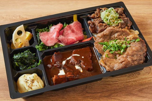 熟成黒毛和牛特選部位の焼きすきとローストビーフサラダ、ネギタン塩、ビーフシチュー弁当【D】