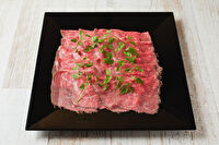 熟成和牛焼肉エイジング・ビーフTOKYO新宿三丁目店（オードブル）-熟成和牛 イチボのローストビーフ 熟成オニオンステーキソース