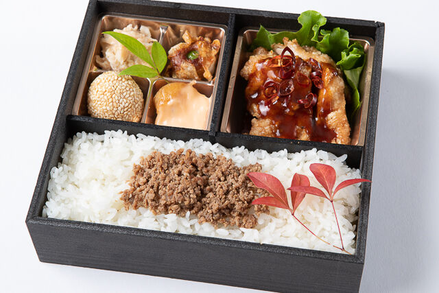 特製ダレのユーリンチー＆牛そぼろラー油重御膳