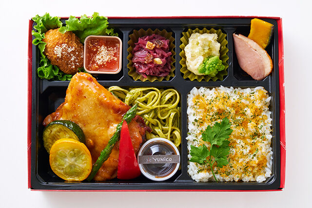 大阪・北新地 イタリア料理 YUNiCO（西東京店）-【北新地イタリアンBOX】チキンロースト＆ボッタルガバターライス  選べるソース