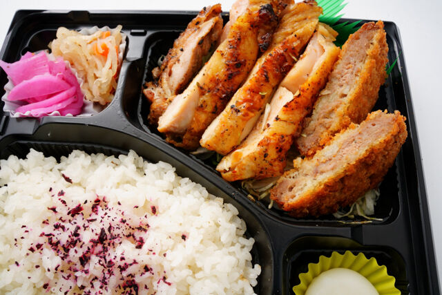 牛備-特製網焼きチキン＆メンチカツ弁当