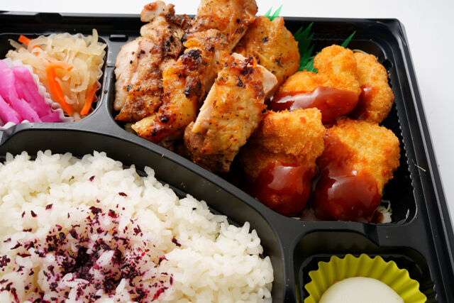 牛備-網焼きチキン＆チキンカツ弁当
