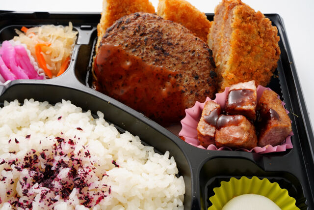 牛備-ハンバーグ＆MIXフライ＆サイコロステーキ弁当