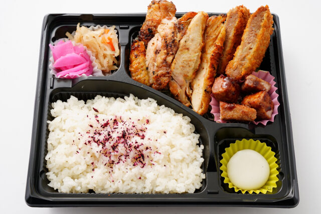 牛備-網焼きチキン＆メンチカツ＆サイコロステーキ弁当