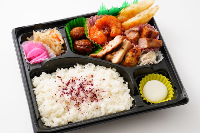網焼きチキン＆中華MIX＆サイコロステーキ弁当