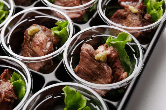 【カップ】牛ハラミステーキ～柚子胡椒ソース添え～