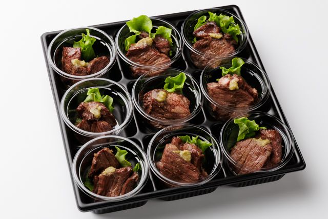 和洋折衷料理ボンド-【カップ】牛ハラミステーキ～柚子胡椒ソース添え～