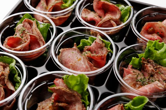 【カップ】ローストビーフ～自家製オニオンソース添え～