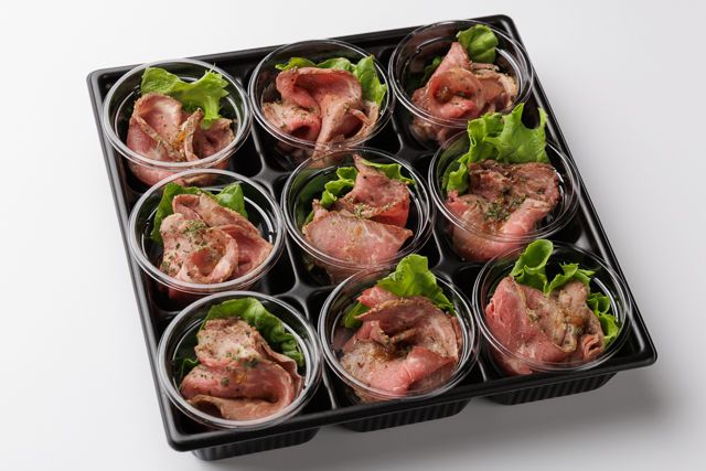 和洋折衷料理ボンド-【カップ】ローストビーフ～自家製オニオンソース添え～