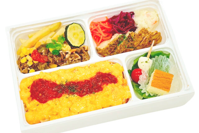 【夏限定】牛肉と夏野菜のスパイシーソテーととろとろオムライス