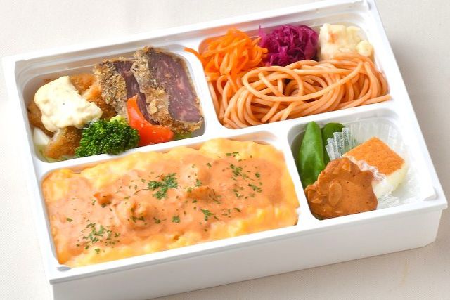明治レンガ食堂（名古屋店）-秋のとろとろオムライス〜牛ハラミのカツレツとアジフライ