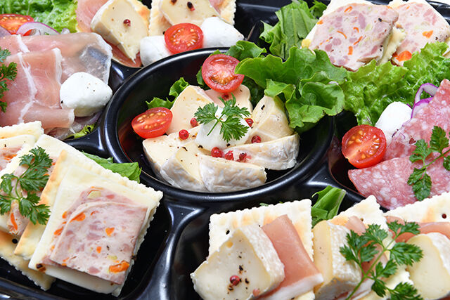 生ハムとチーズの盛り合わせ