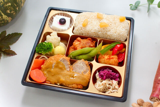 satomi〜有名シェフがてがけるおべんとう〜（大阪店）-【秋限定】De luxe／オリエンタルラグー煮込みメンチカツ
