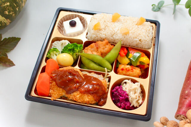 satomi〜有名シェフがてがけるおべんとう〜（大阪店）-【秋限定】De luxe／デミグラス煮込みメンチカツ