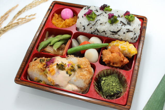 【特製】チキンカツ醤油のタルタルソース［ひじきごはん］