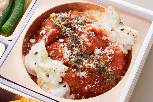 ポンテベッキオ（大阪店）-ジェノベーゼとセミドライトマトのパスタ＆カツレツのトマトソース煮込み