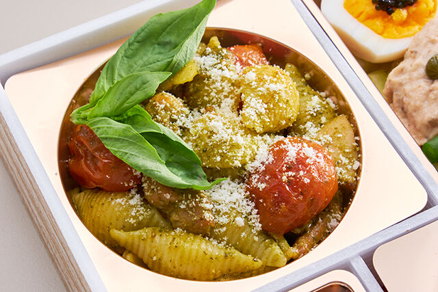 ポンテベッキオ（大阪店）-ジェノベーゼとセミドライトマトのパスタ＆ハンバーグのポルチーニクリーム煮込み