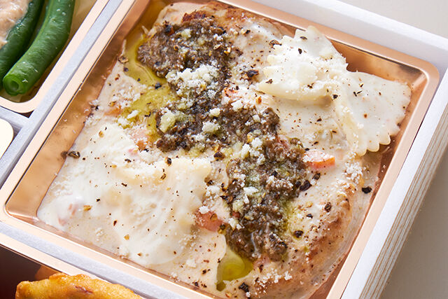 ポンテベッキオ（大阪店）-ジェノベーゼとセミドライトマトのパスタ＆ハンバーグのポルチーニクリーム煮込み