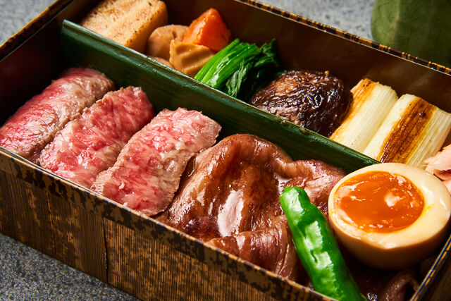 宮崎牛すきやき 日本橋 不二-最高級A5サーロインすき焼きとステーキの食べ比べ