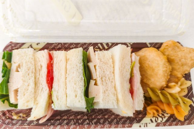 Sand Marche-BLT＆サラダチキン【ナゲット＆マカロニ添え】