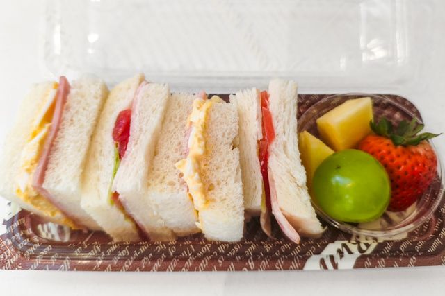 Sand Marche-たまご＆BLT【フルーツ添え】