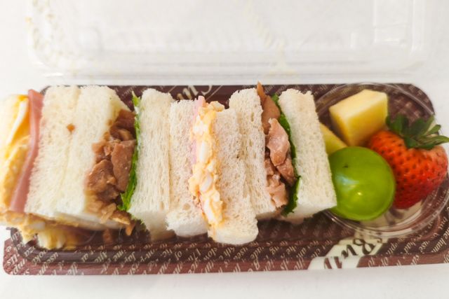 Sand Marche-たまご＆照り焼き【フルーツ添え】