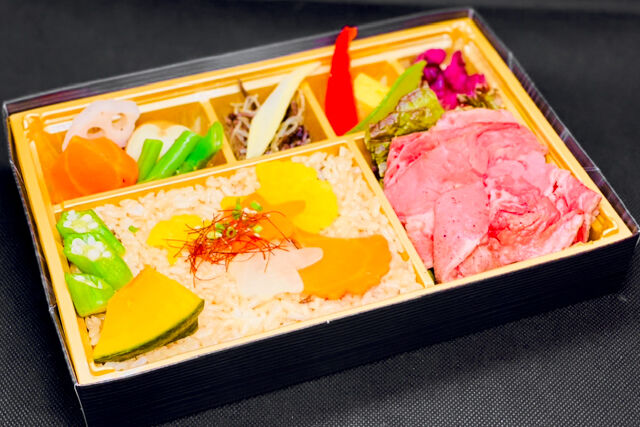 焼肉醍醐（銀座店）-【秋限定】松茸ご飯と とろける黒毛和牛ロブロースデラックス焼肉弁当【B】