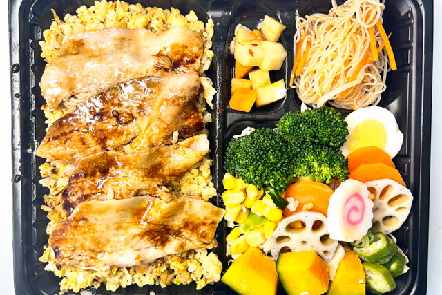 彩り豊かで野菜「豚和風ダレ焼肉／チャーハン」