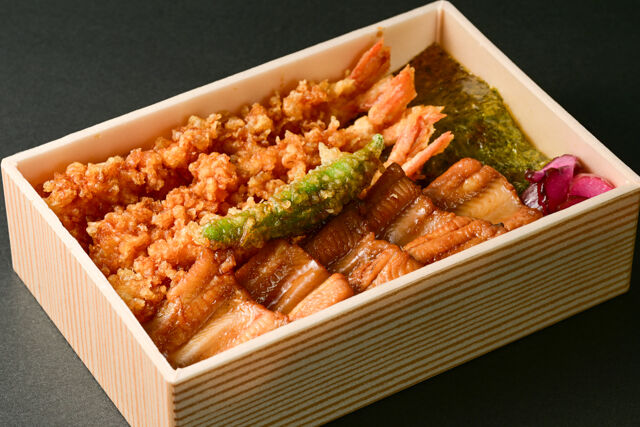 煮穴子と海老天重（お茶付き）