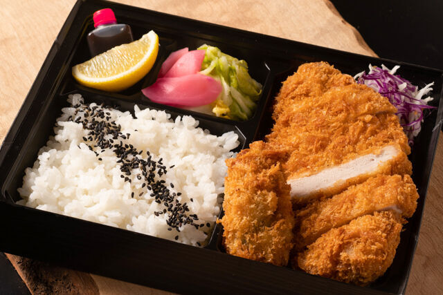 熟成とんかつ かつ膳-極上厚切りとんかつとカキフライ弁当