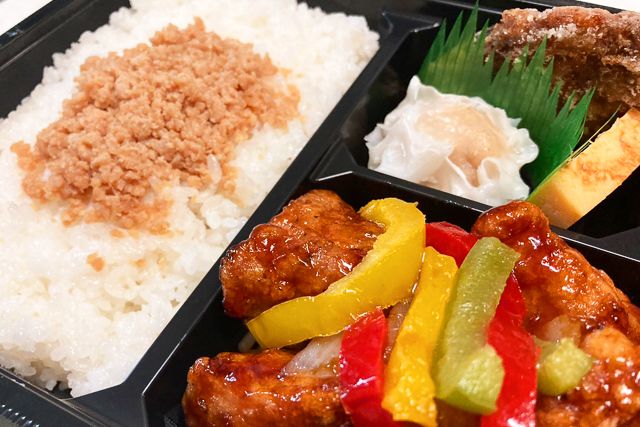 からあげジャイアン-鶏そぼろと黒酢鶏の幕の内