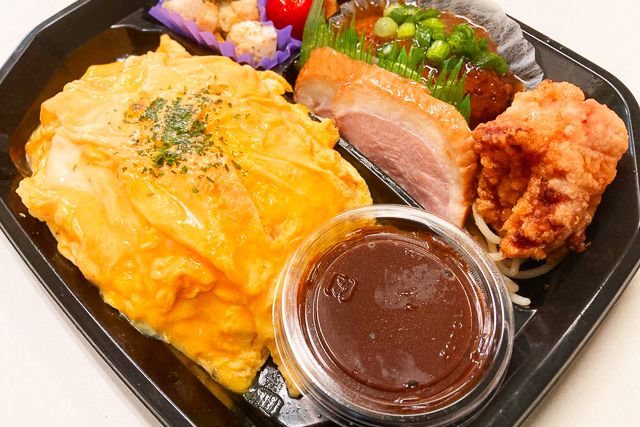 からあげジャイアン-デミオムライスプレート（おろしハンバーグ）