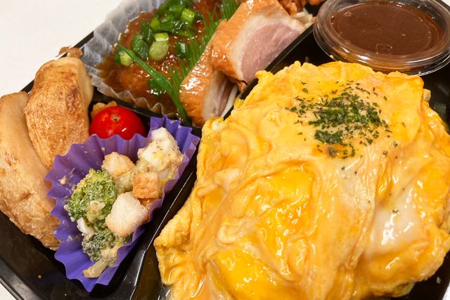 からあげジャイアン-デミオムライスプレート（おろしハンバーグ）