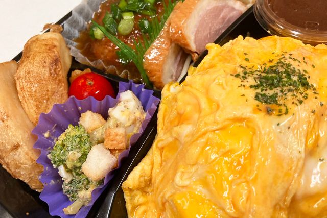 からあげジャイアン-トマトオムライスプレート（おろしハンバーグ）