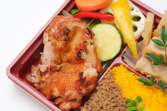 日本料理 幕濱（東京店）-季節野菜と若鶏の醤油麹焼き そぼろ