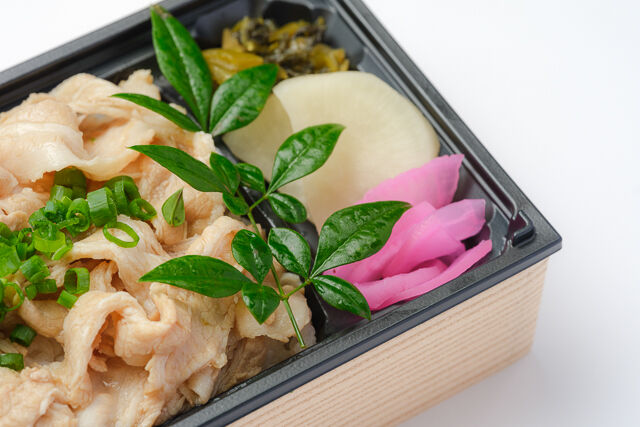 日本料理 幕濱（東京店）-一段重 豚しゃぶの柚子胡椒和え
