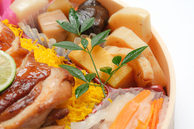 日本料理 幕濱（東京店）-彩幕内重 若鶏の照り焼き