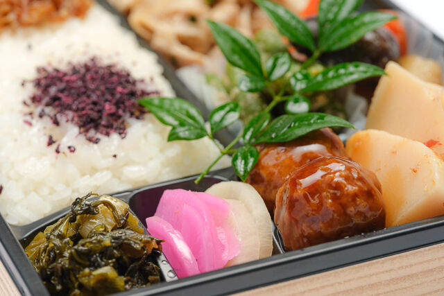 日本料理 幕濱（東京店）-幕の内弁当 豚しゃぶの柚子胡椒和え