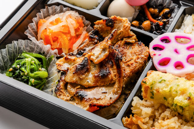 和弁当 彩葉（いろは）-2種ごはんと厳選豚のみそ焼き弁当