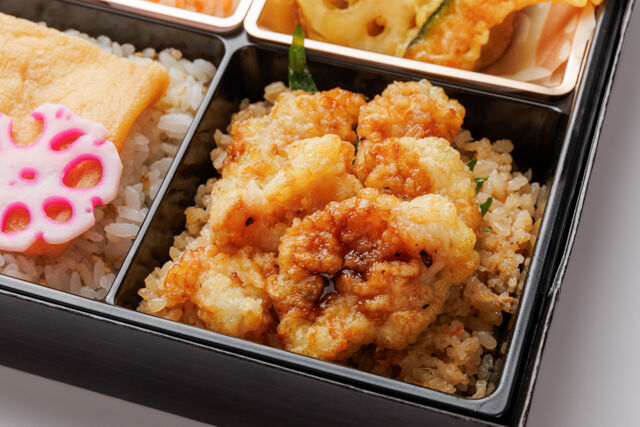 和弁当 彩葉（いろは）-白身魚の甘酢あんと天ぷらと出汁の幕の内御膳