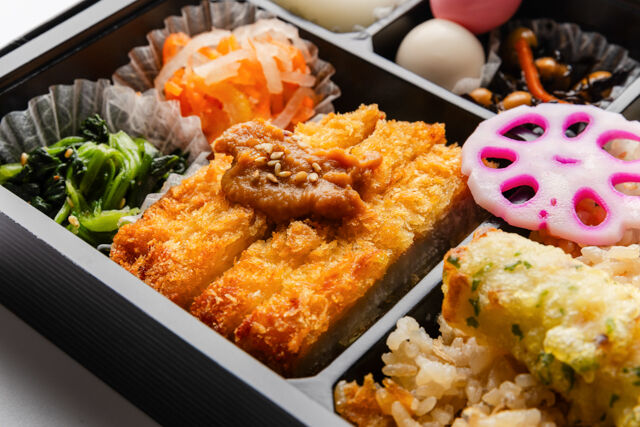 和弁当 彩葉（いろは）-2種ごはんと自家製みそだれのロースかつ弁当