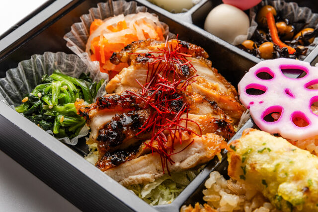 和弁当 彩葉（いろは）-2種ごはんと鶏の照り焼き弁当