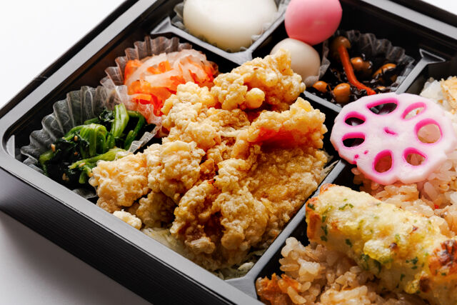 和弁当 彩葉（いろは）-2種ごはんと特製だしからあげ弁当