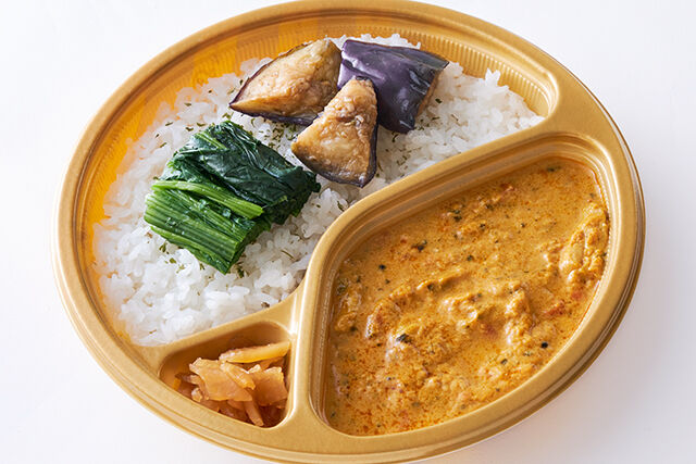 特製チキンカレー ナスほうれんそうのせ