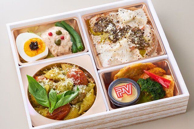 ジェノベーゼのパスタ＆ハンバーグ ポルチーニクリーム煮込み