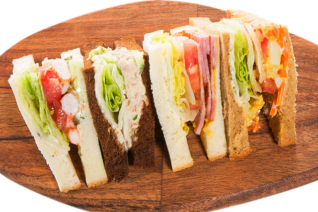 スタンダードミックスサンドイッチ（自家製ポテトチップス付き）