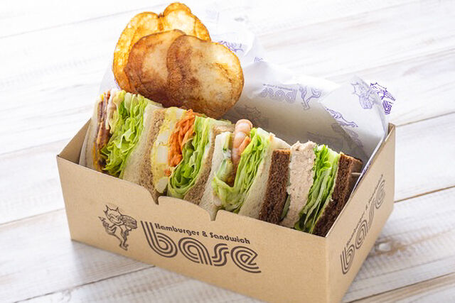 ハンバーガー＆サンドイッチ ベイス-スペシャルミックスサンドイッチ（自家製ポテトチップス付き）