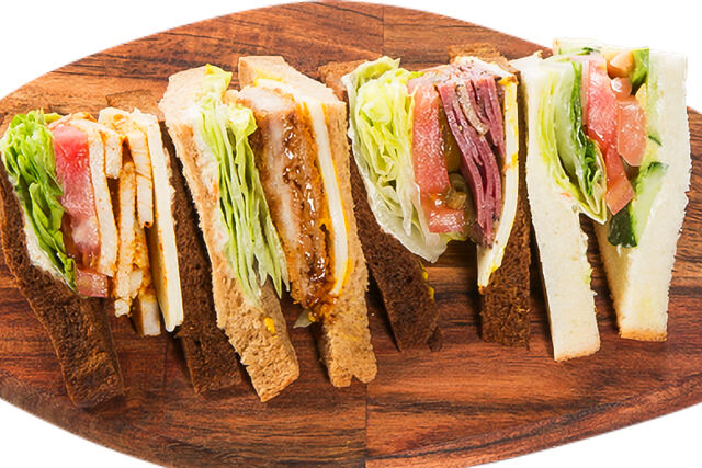 ハンバーガー＆サンドイッチ ベイス-エグゼクティブミックスサンドイッチ（自家製ポテトチップス付き）