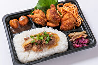 お弁当FACTORY デリ弁-【牛焼肉のせ】特製鶏から揚げ