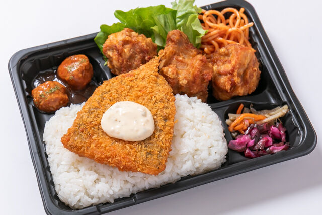 お弁当FACTORY デリ弁-昔ながらの鶏から揚げとアジフライご飯弁当